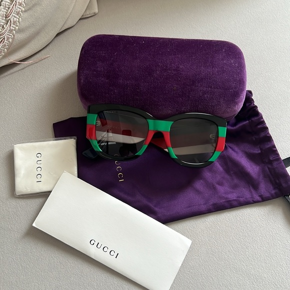 Gucci Sunglasses 🕶️, 💯 Authentic - Picture 6 of 7